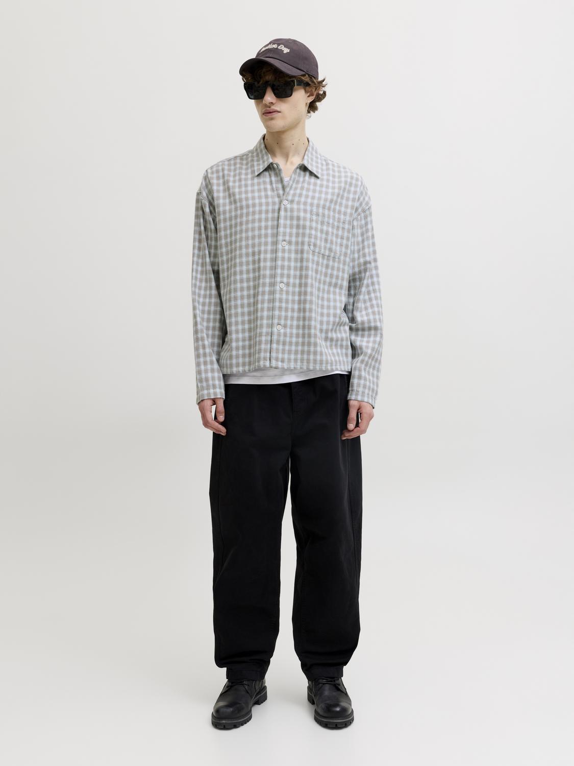 model_shot-front_full